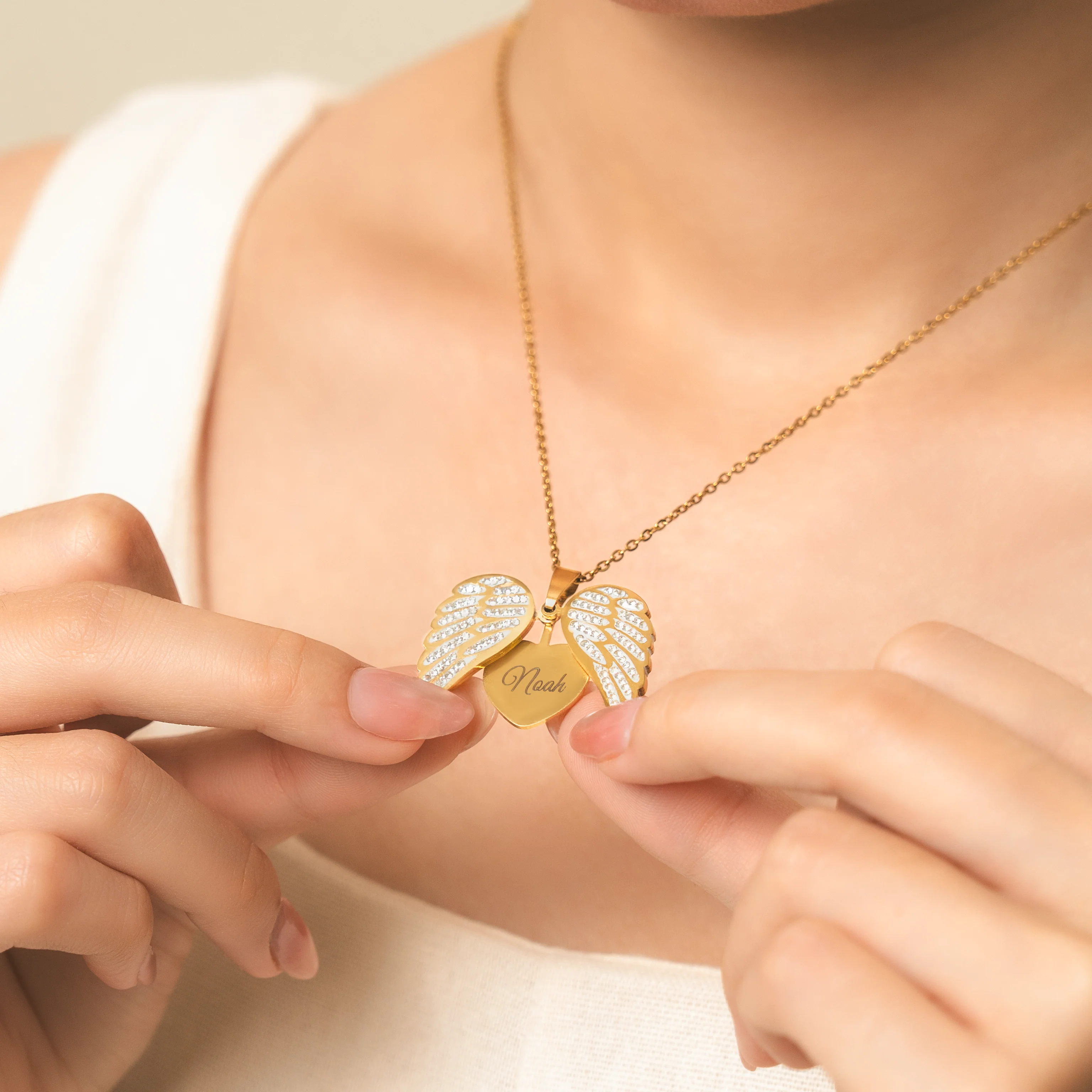 Collier Personnalisé Avec Prénom Commémoratif - Aile D’ange - Image 2