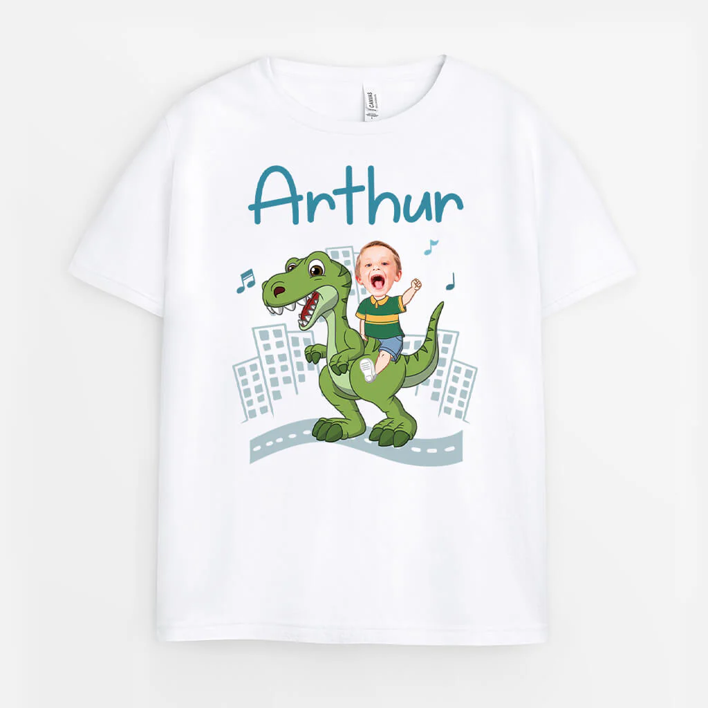 Tee Shirt Enfant Personnalisé Photo – Garçon Dinosaure Sur La Route Avec Visage