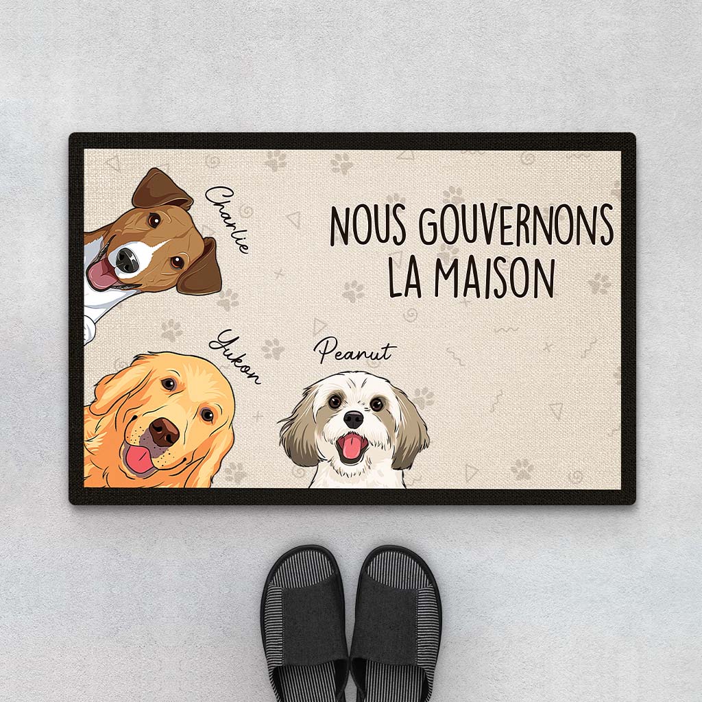 Nous Gouvernons la Maison - Tapis Chien Personnalisé