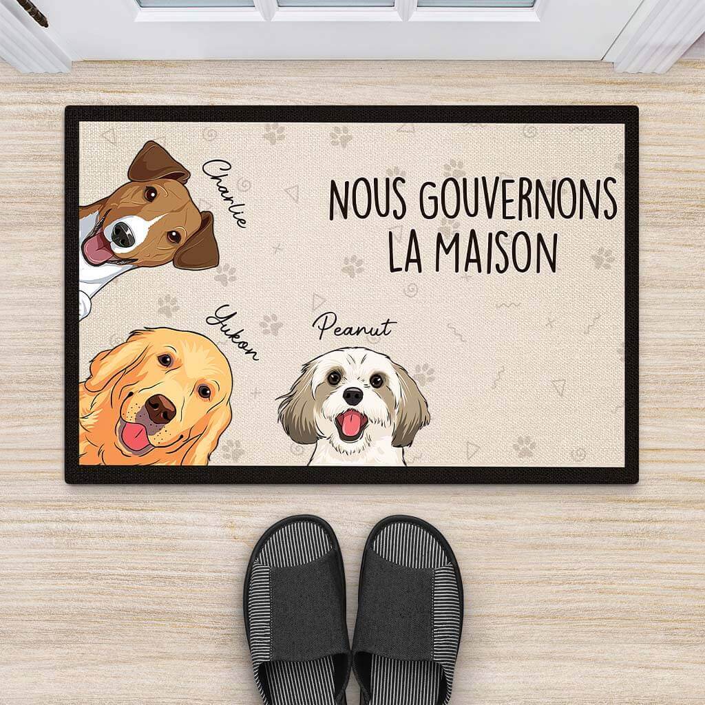 Nous Gouvernons la Maison - Tapis Chien Personnalisé - Image 2