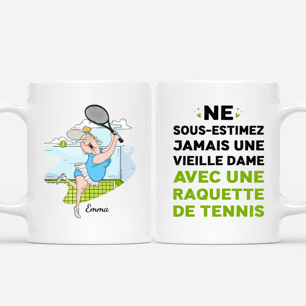 Mug Ne Sous-Estimez Jamais Une Vieille Dame Avec Une Raquette De Tennis Personnalisé