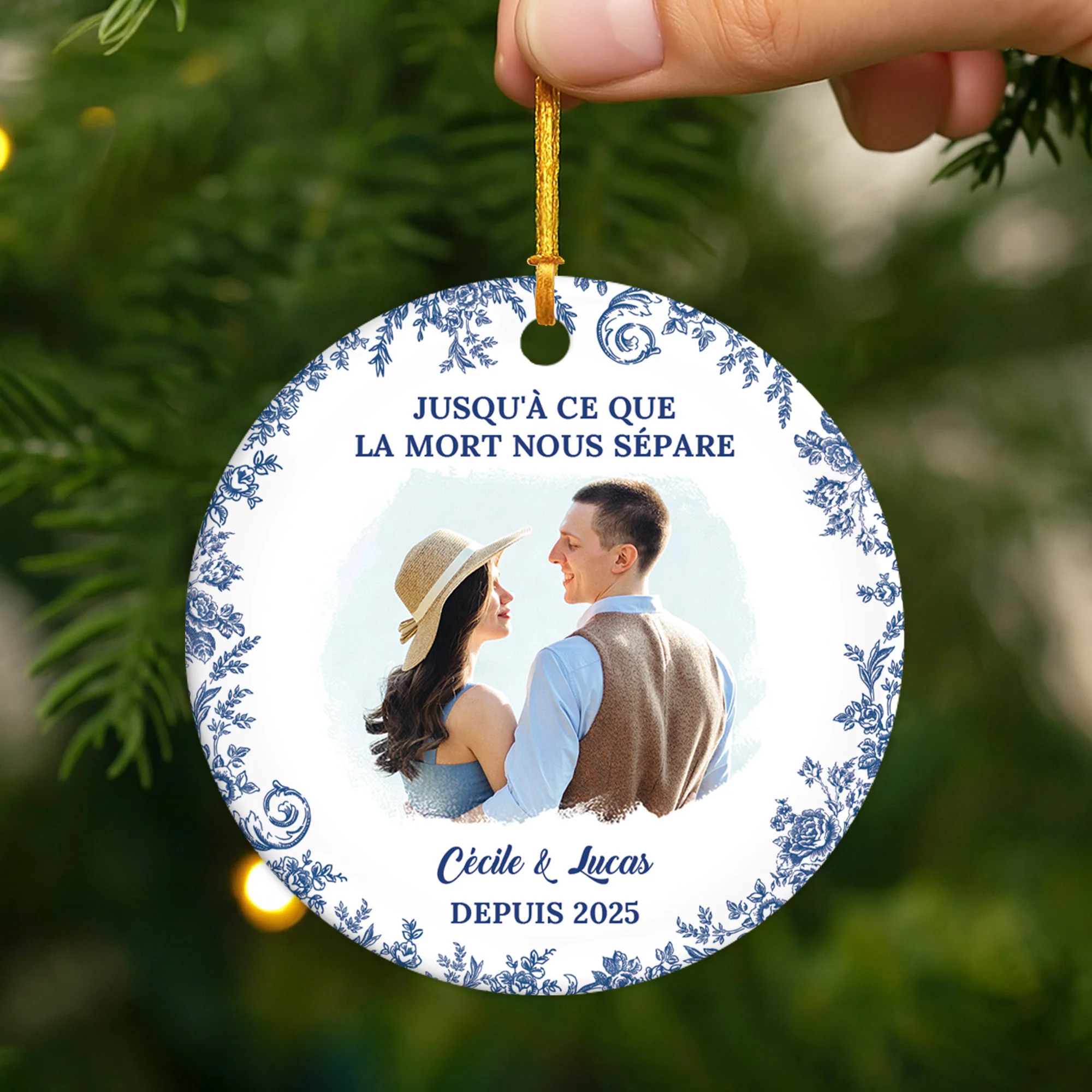 Ornement Céramique Personnalisé De Noël - Jusqu'à Ce Que La Mort Nous Sépare Style Toile Bleue - Image 2
