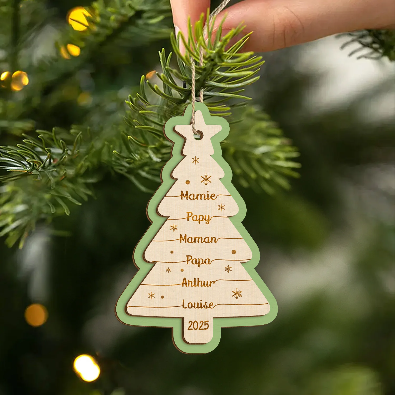 Ornement Personnalisé Famille En Bois À 2 Couches - Sapin De Noël Avec Prénom - Image 2