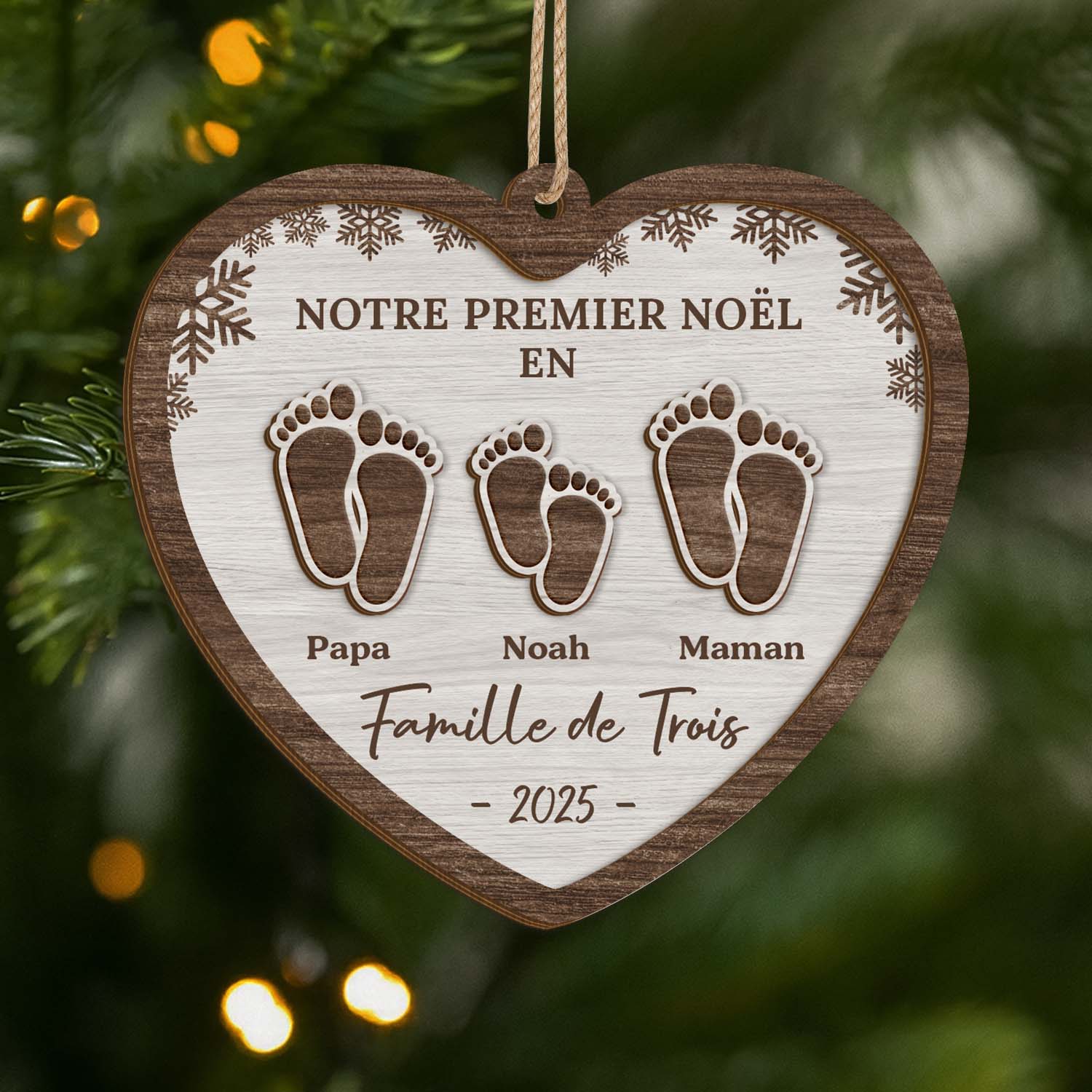 Ornement En Bois À 2 Couches Personnalisé - Premier Noël De Notre Famille