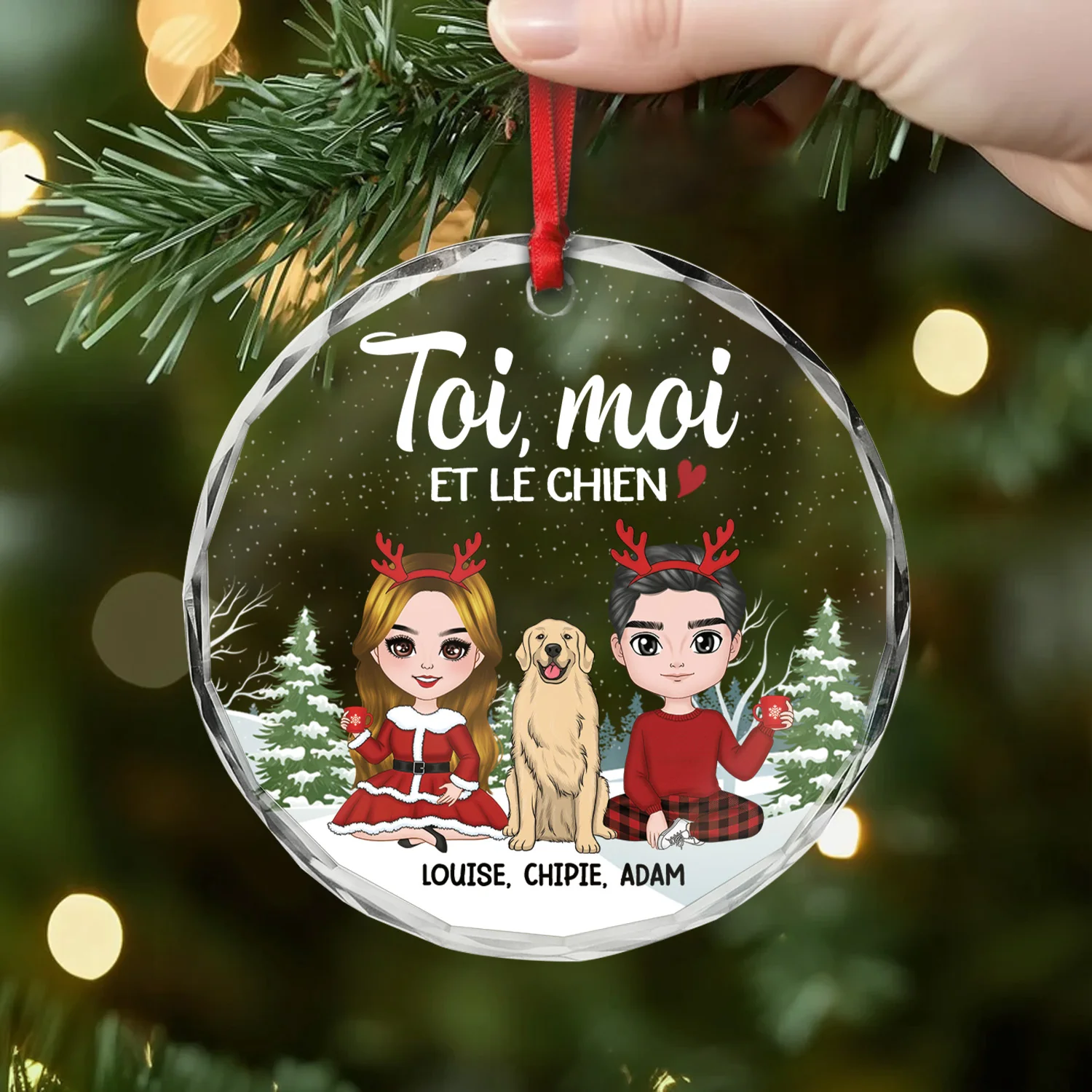 Ornement Noël En Verre Personnalisé Couple - Toi Moi Et Le Chien Version Neige - Image 2