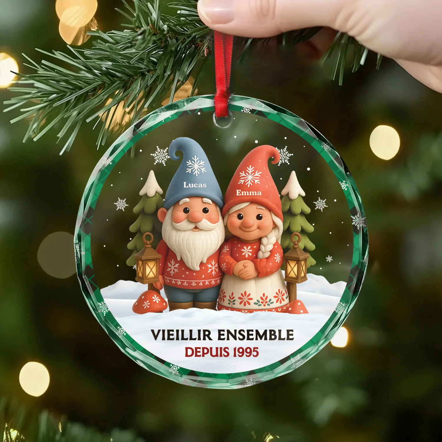 Ornement Noël En Verre Personnalisé - Vieillir Ensemble Gnome Couple - Image 2