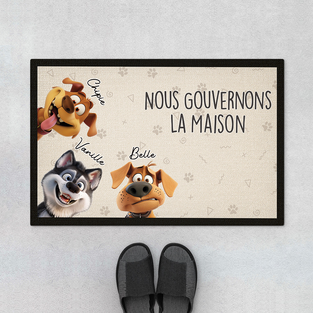 Tapis Chien Personnalisé – Nous Gouvernons la Maison | Cartoon