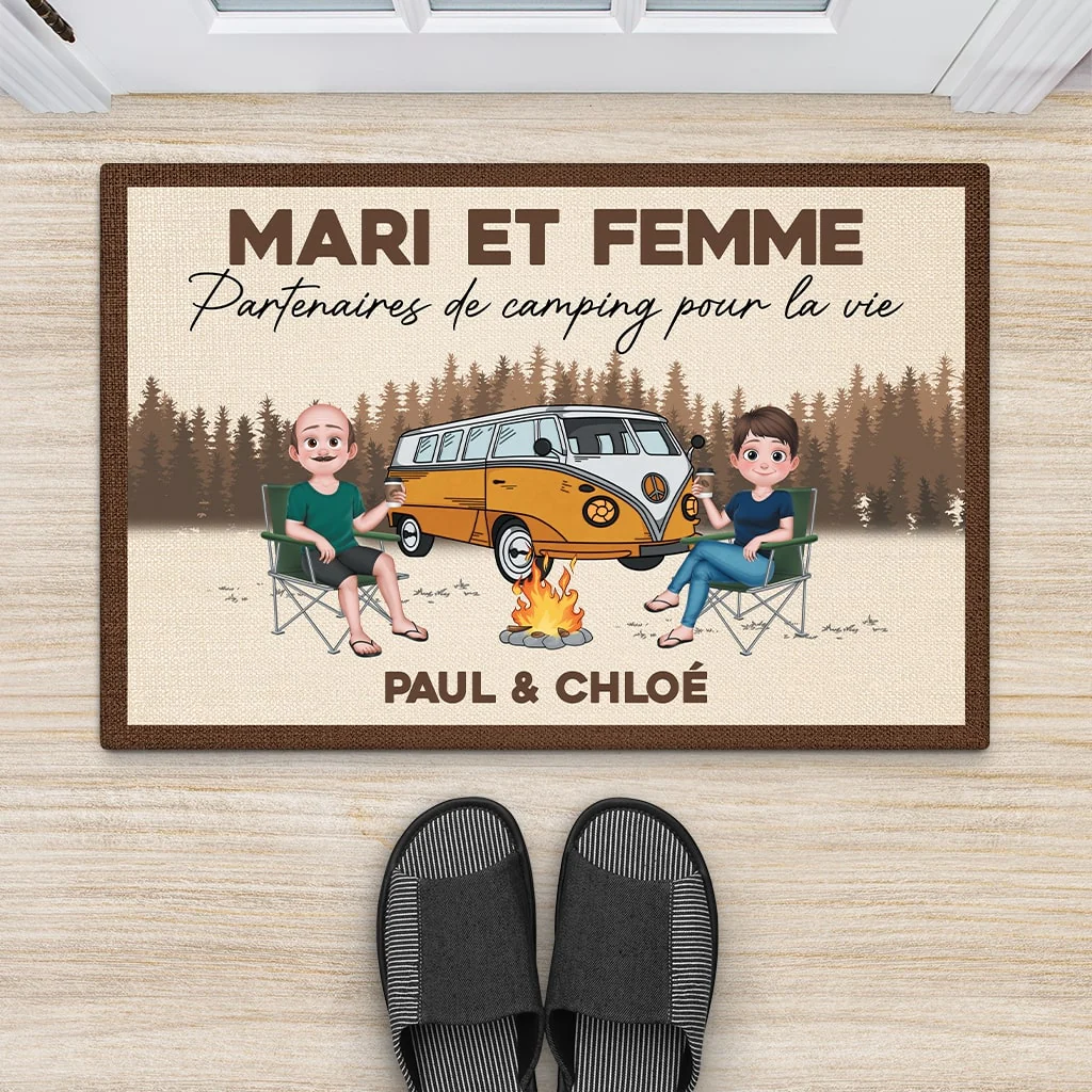 Paillasson personnalisé – Partenaires de camping cartoon - Image 2