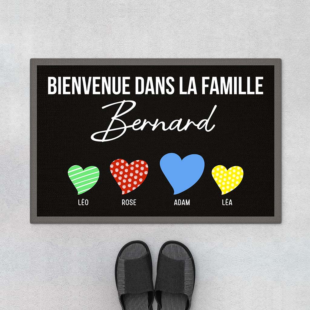Paillasson personnalisé – Bienvenue à la famille (cœur coloré)