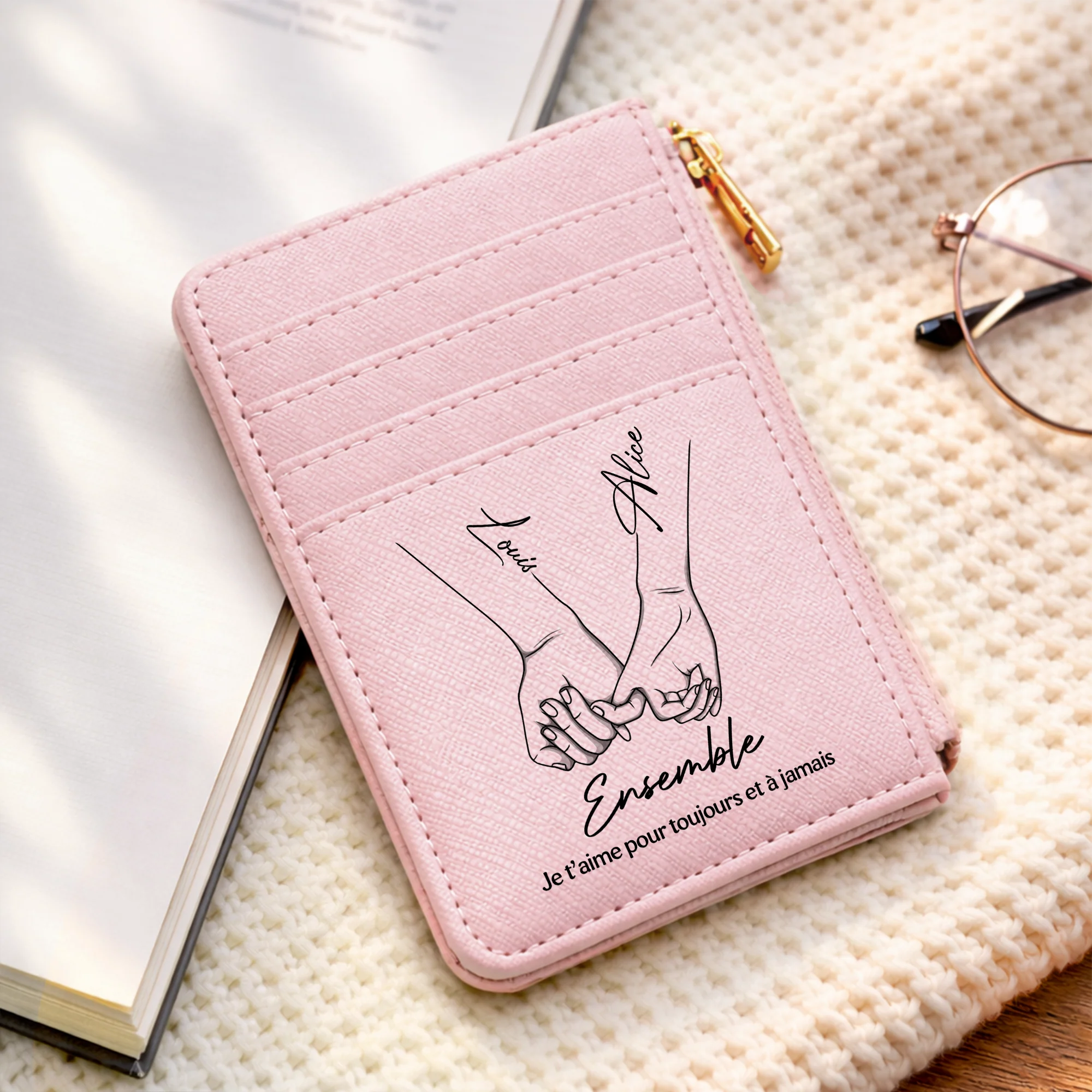 Porte Carte En Cuir Personnalisé - Cadeau Couple Personnalisable De Notre Premier Baiser - Image 2