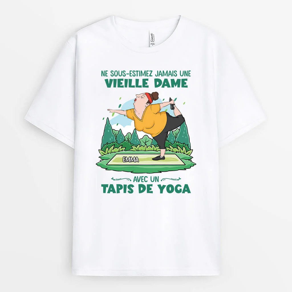 Tee Shirt Personnalisé Mamie - Une Vieille Dame Avec Un Tapis de Yoga - Image 2