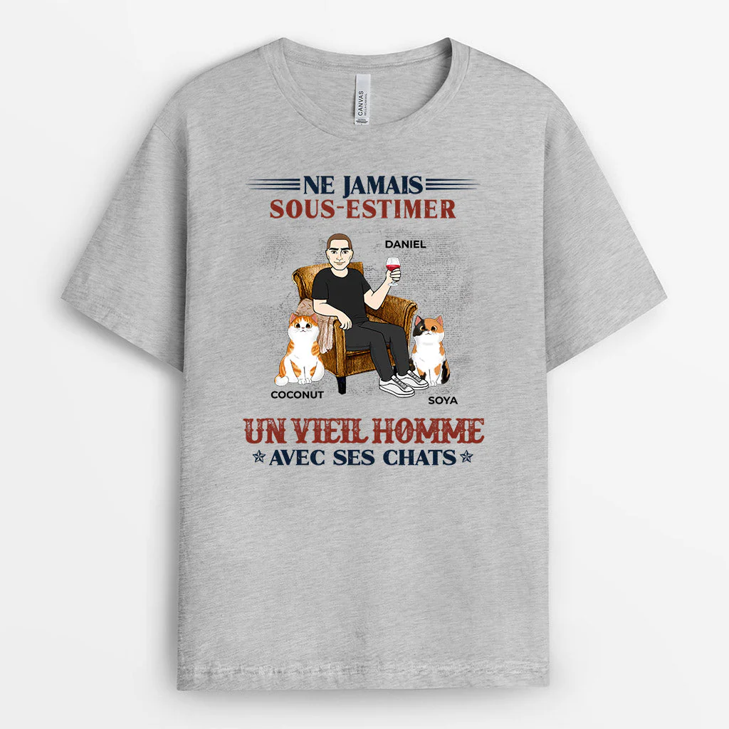 T Shirt Personnalisé Chat - Un Vieil Homme Avec Ses Chats - Image 2