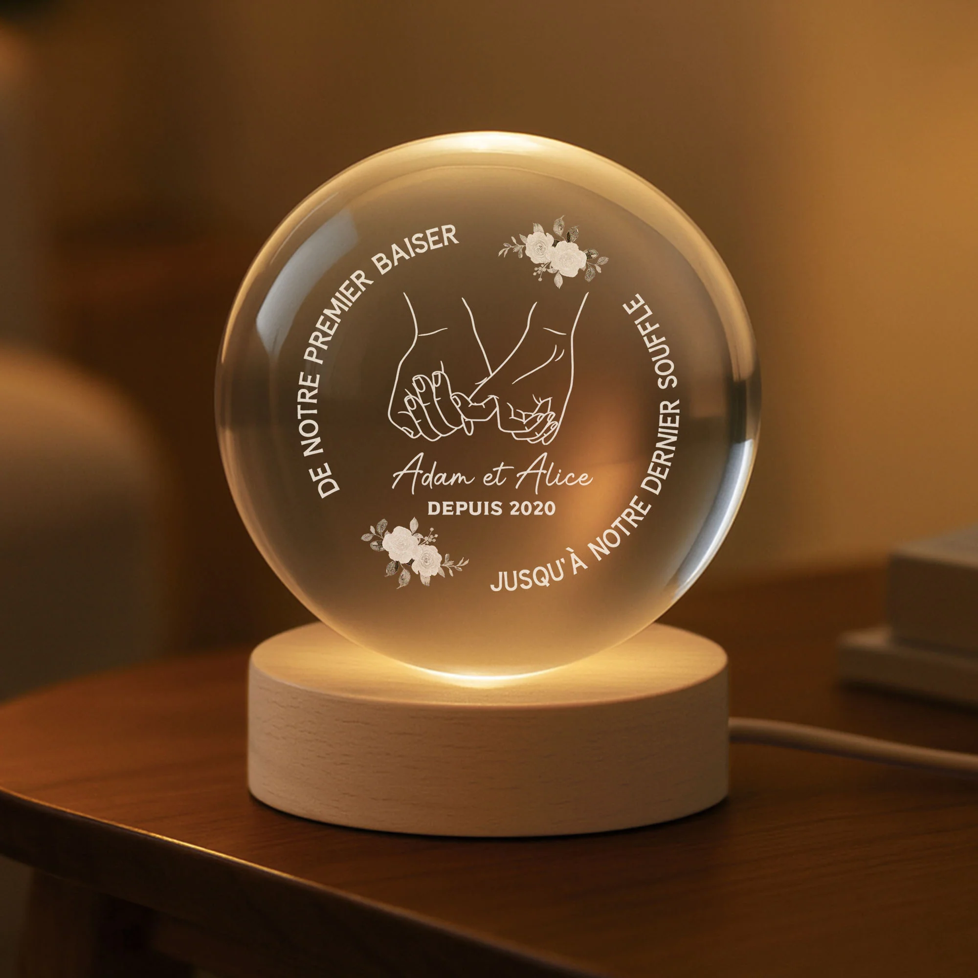 Veilleuse Boule De Cristal Personnalisée - De Notre Premier Baiser Couple Avec Fleurs - Image 2